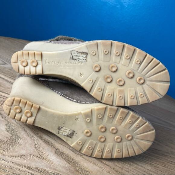 Bettye Mueller Fur Trimmed Ankle Boot Suede Lace Up Wedge Tan Women’s Size 38 - Picture 8 of 9